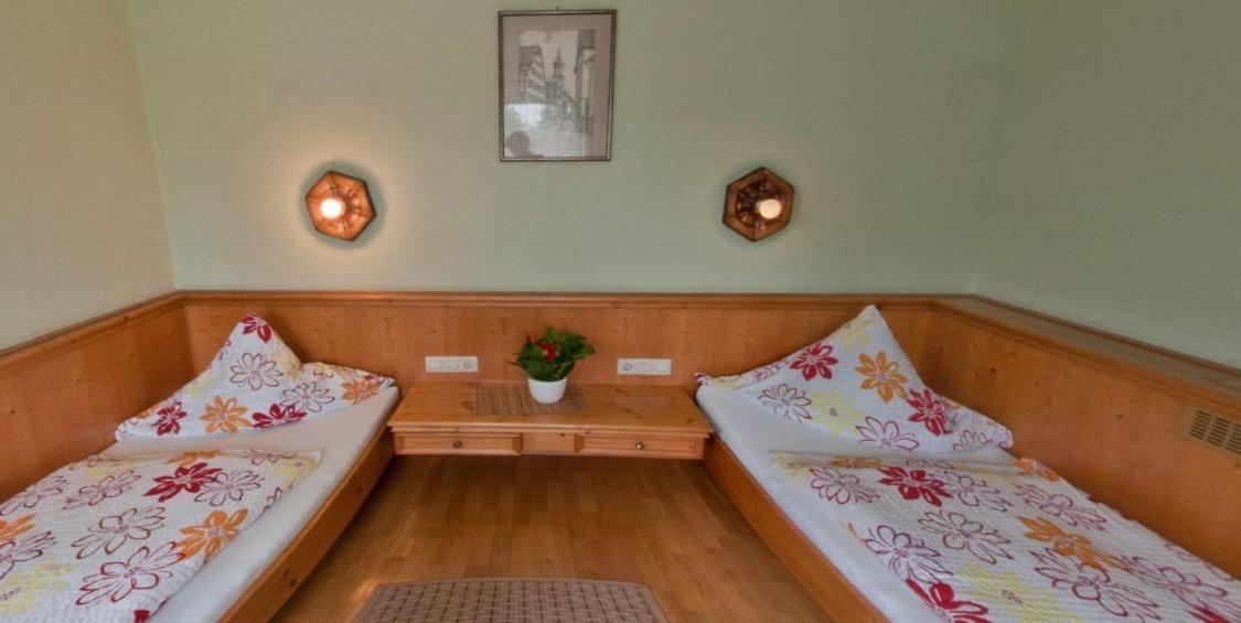 Kreuz! Einfach. Guenstig. Schlafen. Bed & Breakfast Ulm Dış mekan fotoğraf