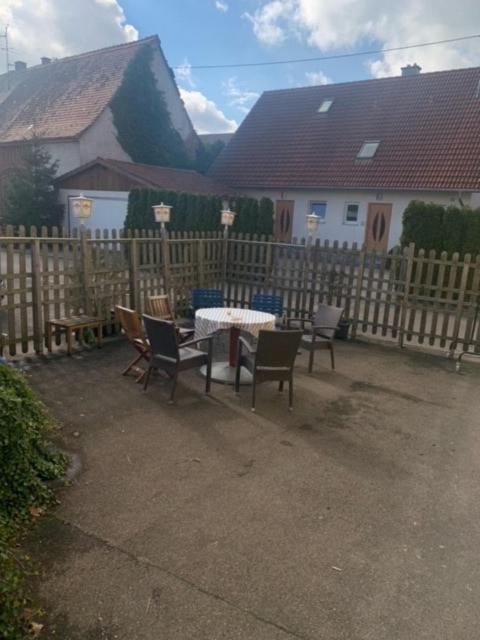 Kreuz! Einfach. Guenstig. Schlafen. Bed & Breakfast Ulm Dış mekan fotoğraf