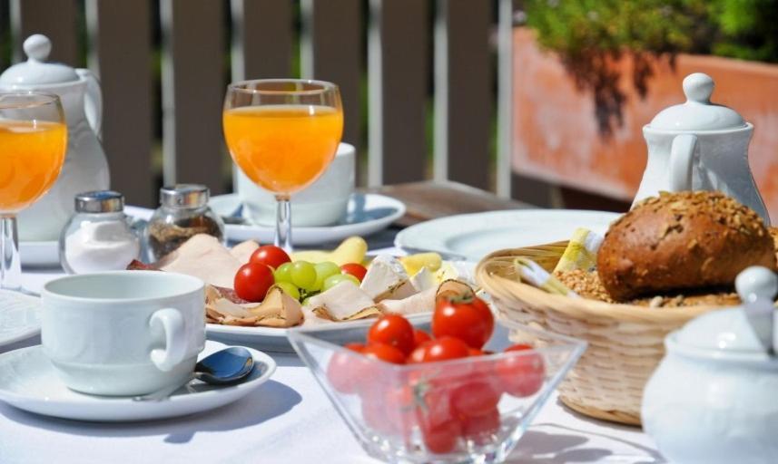 Kreuz! Einfach. Guenstig. Schlafen. Bed & Breakfast Ulm Dış mekan fotoğraf